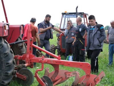 Samiru Aličić 20 komšija pomoglo uzorati njive