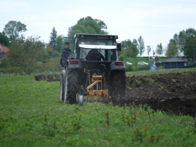 Samiru Aličić 20 komšija pomoglo uzorati njive