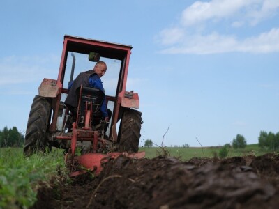 Samiru Aličić 20 komšija pomoglo uzorati njive