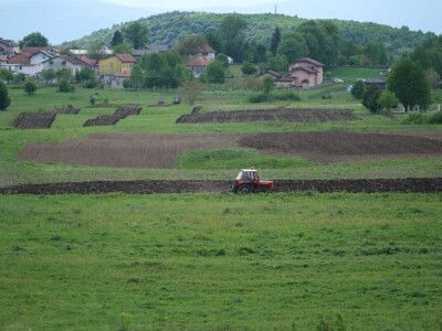 Samiru Aličić 20 komšija pomoglo uzorati njive