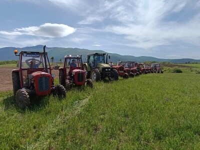 Samiru Aličić 20 komšija pomoglo uzorati njive