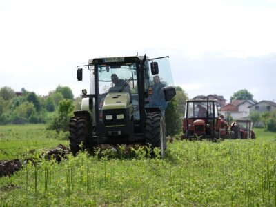 Samiru Aličić 20 komšija pomoglo uzorati njive