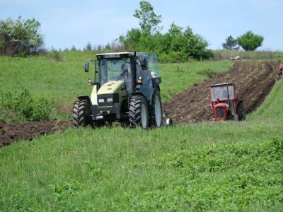 Samiru Aličić 20 komšija pomoglo uzorati njive