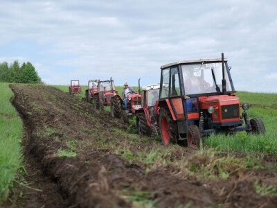Samiru Aličić 20 komšija pomoglo uzorati njive
