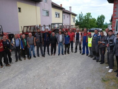 Samiru Aličić 20 komšija pomoglo uzorati njive