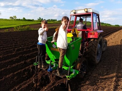 Samiru Aličić 20 komšija pomoglo uzorati njive