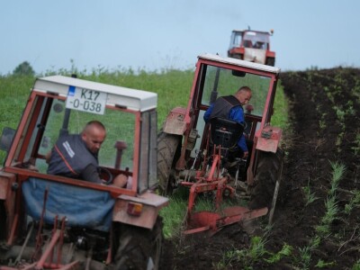 Samiru Aličić 20 komšija pomoglo uzorati njive