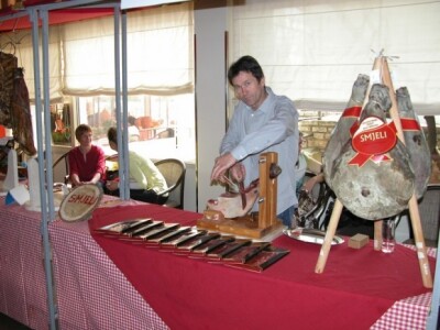 Pršutar Vlado Prančić, šampion 9. NS pršuta Sinj 2014