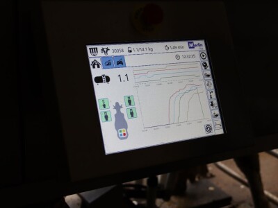 Savremeni robot od sada muze na farmi u kojoj je domaćin u papučama