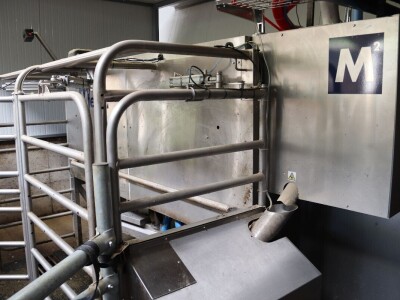 Savremeni robot od sada muze na farmi u kojoj je domaćin u papučama