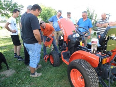 Se-kra d.o.o. prezentacija traktora Kubota i Tortella kopača na OPG Štikavac