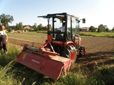 Se-kra d.o.o. prezentacija traktora Kubota i Tortella kopača na OPG Štikavac