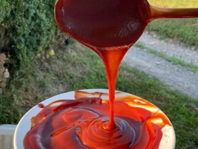 Selom se širi miris pekmeza od šipka