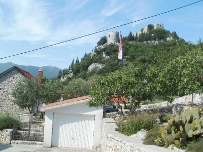 Etno-eko selo Borovac podno obnovljene utvrde Gradina u Vrgorcu