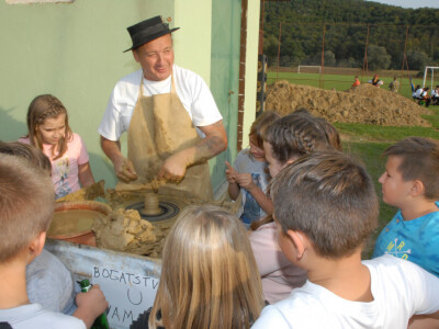 Serdar je obišao mnogo škola