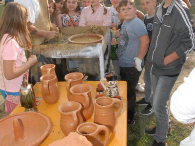 Zdjele, vrčevi, vaze...