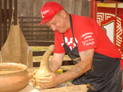 Od gline se svašta može oblikovati