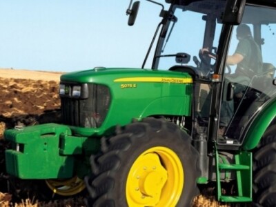 Traktor John Deere 5E