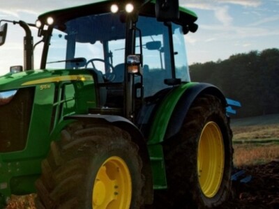 Traktor John Deere 5M