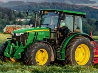 Traktor John Deere 5M