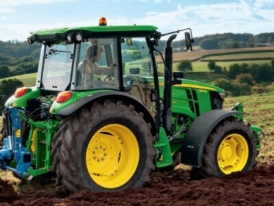 Traktor John Deere 5M