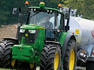 Traktor John Deere 6M