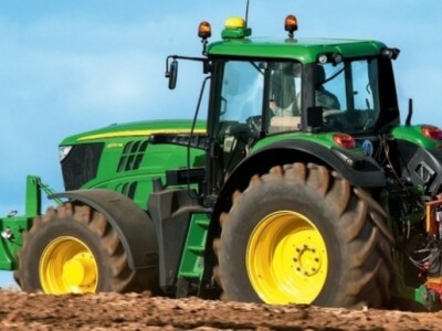 Traktor John Deere 6M