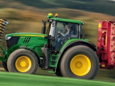 Traktor John Deere 6M