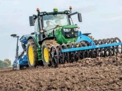 Traktor John Deere 6R
