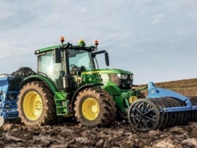 Traktor John Deere 6R