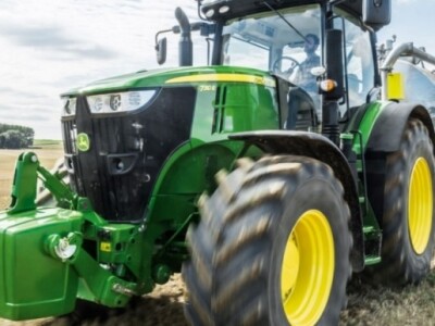 Traktor John Deere 7R