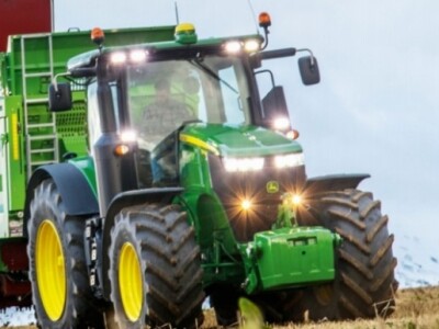Traktor John Deere 7R
