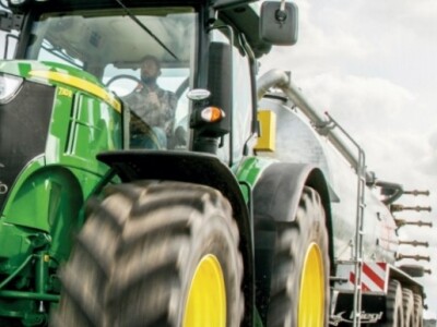 Traktor John Deere 7R