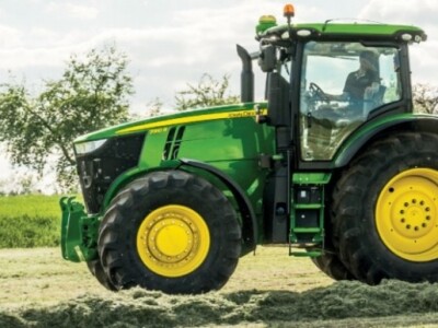 Traktor John Deere 7R