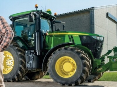 Traktor John Deere 7R