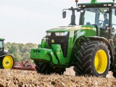 Traktor John Deere 8R i 8RT