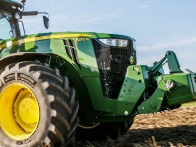 Traktor John Deere 8R i 8RT