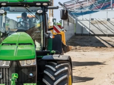 Traktor John Deere 8R i 8RT