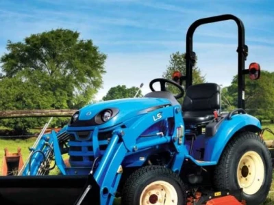 Traktor LS J