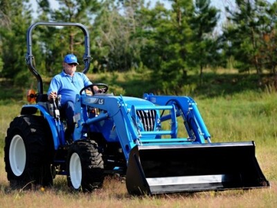Traktor LS R