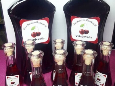 Sestre udruženim snagama uspešno proizvode i prerađuju voće