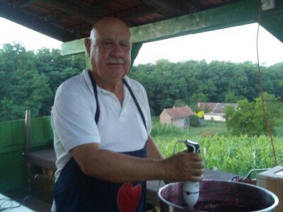 SEZONA MURAVA - Agronomi u "krađi" murava kod kuma Ante u Suhovarama