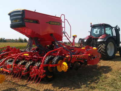 Sijačica Väderstad Rapid RDA 400S i traktor Valtra T 214 Versu