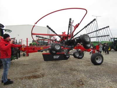 SIP&KITE - prezentacija mašina u Sremskoj Mitrovici -