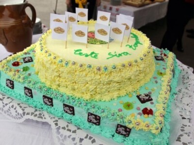 Cesta sira imala je i svoju tortu