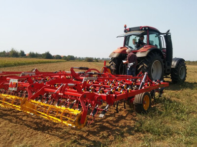 Sjetvospremač Väderstad NZ Aggressive 600 i traktor Valtra T 194 HiTech