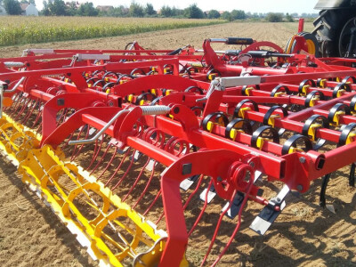 Sjetvospremač Väderstad NZ Aggressive 600 i traktor Valtra T 194 HiTech