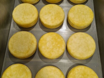 Škripavac i sir iz mješine - za kupce i goste poslastica, za mještane Donje Trusine šansa za revitalizaciju sela Škripavac i sir iz mješine - za kupce i goste poslastica, za mještane Donje Trusine šansa za revitalizaciju sela