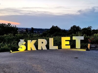 Škrlet Škrlet