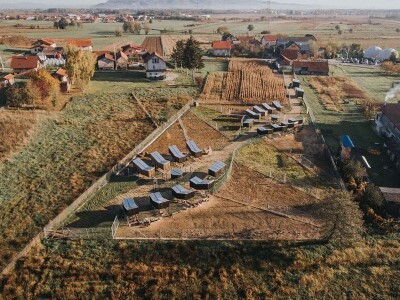 Kokošvaroš- farma za uzgoj eko peradi Kokošvaroš- farma za uzgoj eko peradi